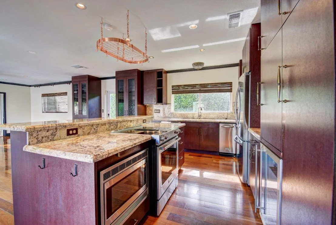 Photo of 998 Cypress Way