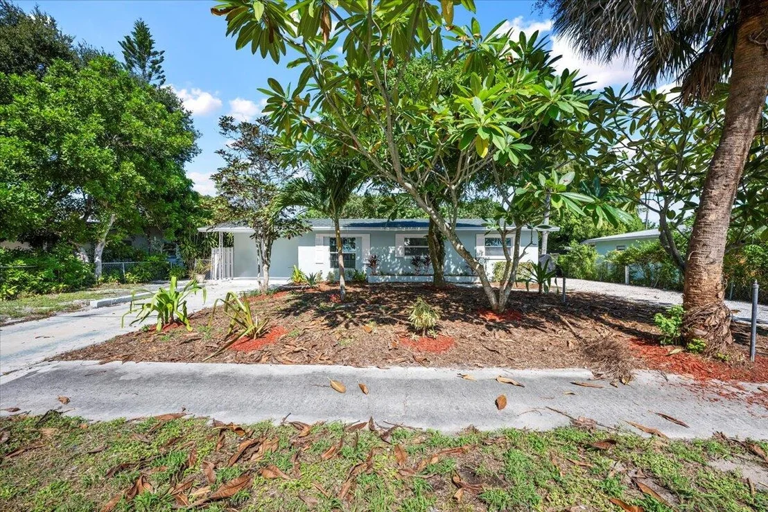 Photo of 905 SE 10th Street