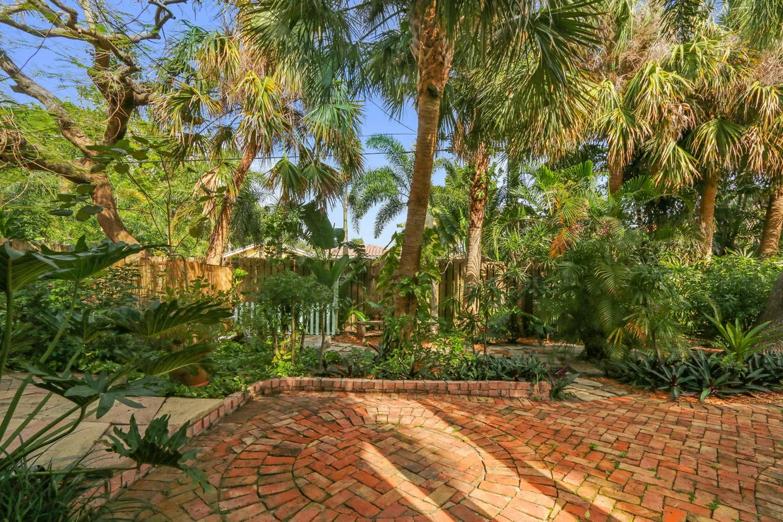 Photo of 243 Pershing Way