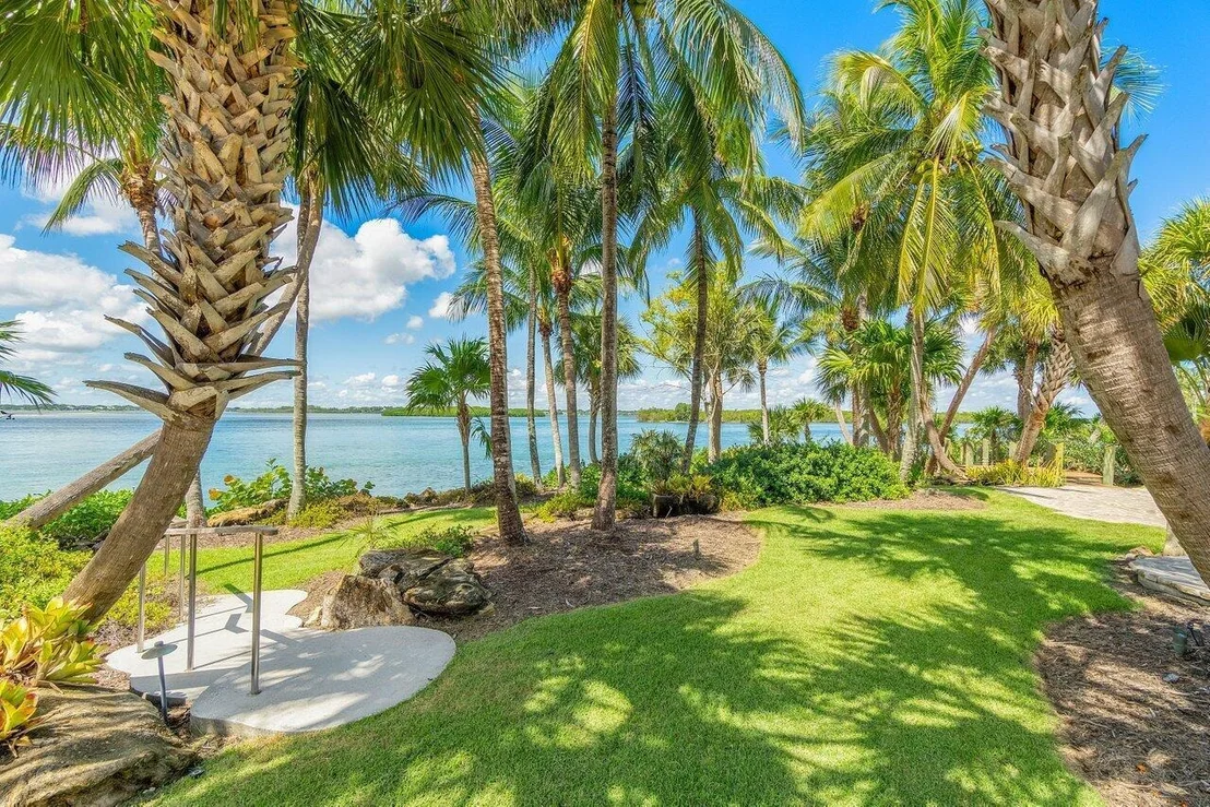 Photo of 6400 SE Inlet Way