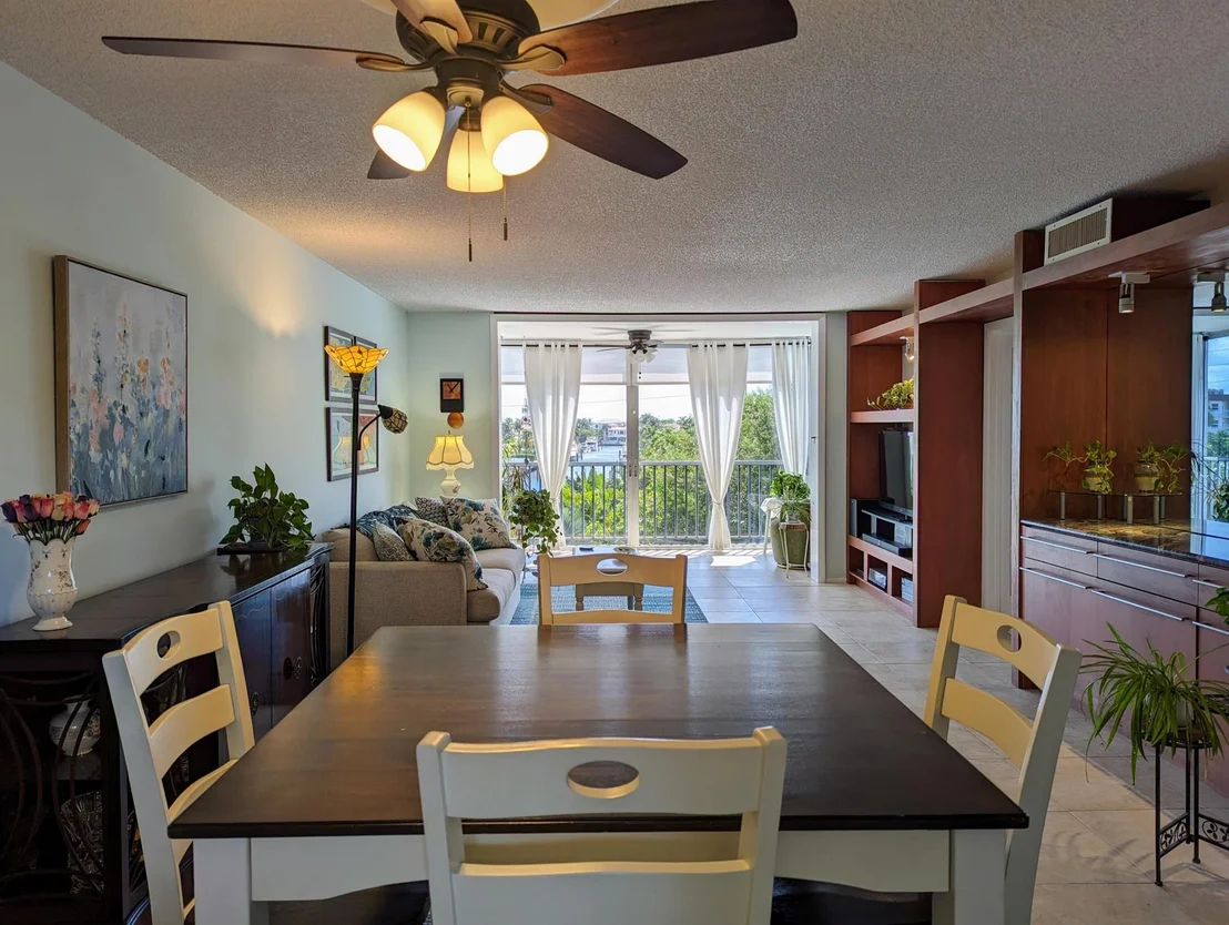 Photo of Unit UNIT405 at 2829 Florida Boulevard