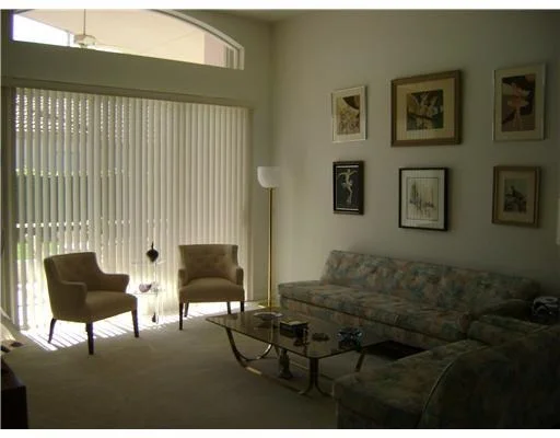 Photo of 6834 Treves