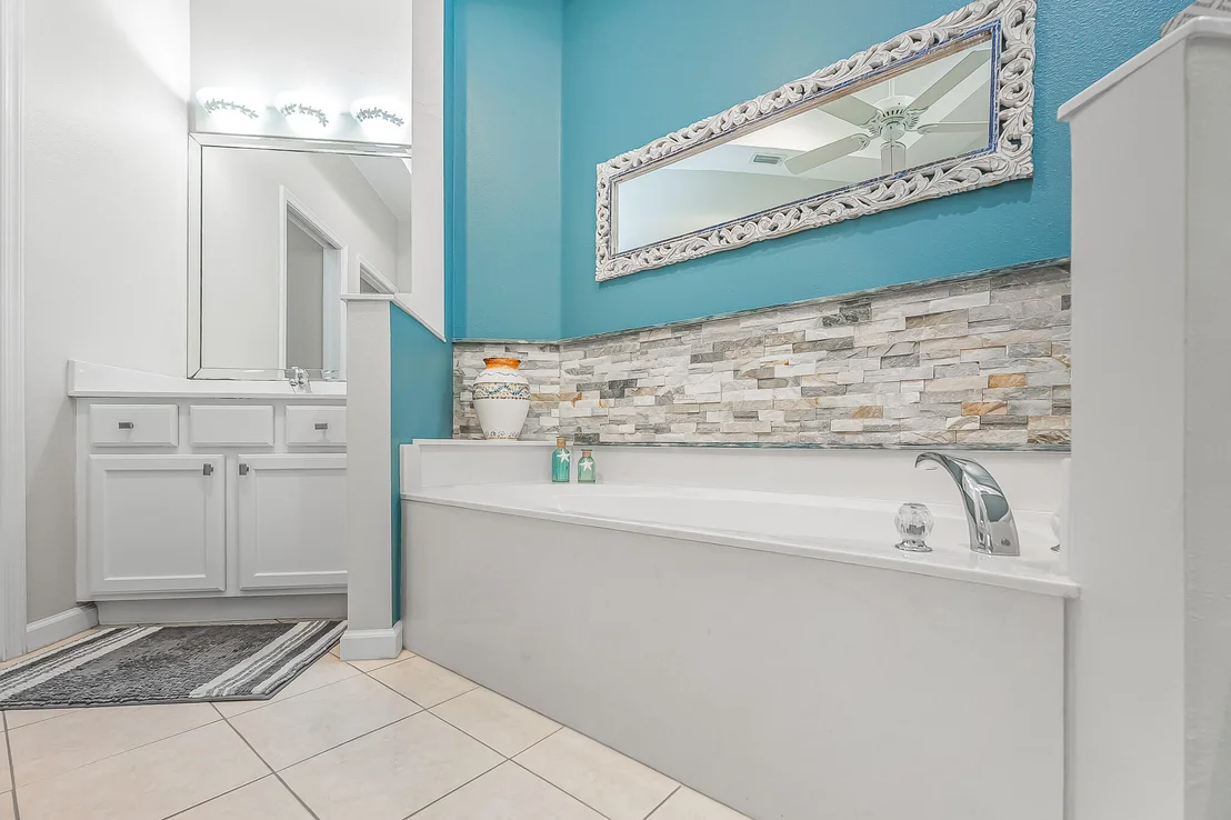 Photo of 590 NW Red Pine Way
