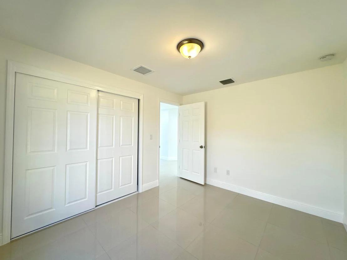 Photo of 4930 Biscayne Drive