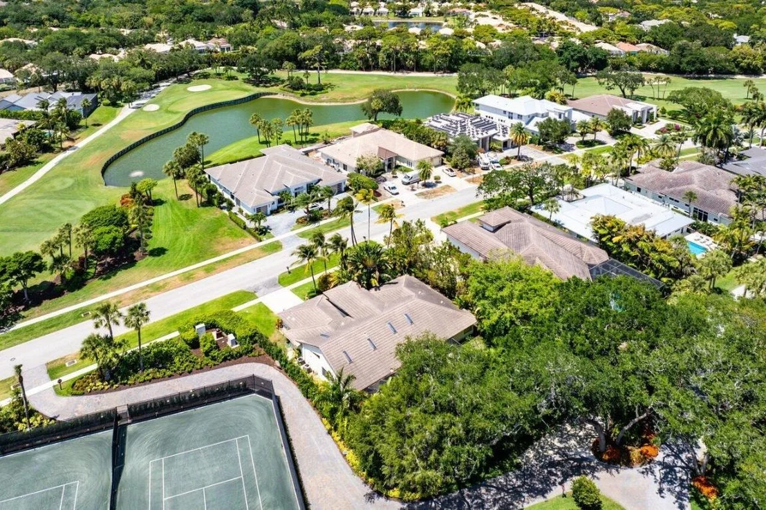 Photo of 4590 Live Oak Boulevard