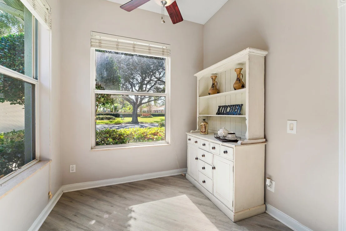 Photo of 100 Hampton Circle