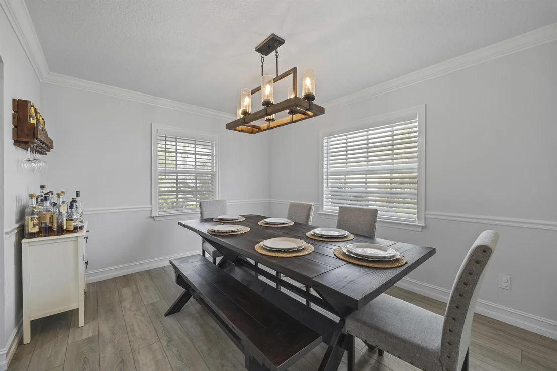 Photo of 17574 Cinquez Park Road E
