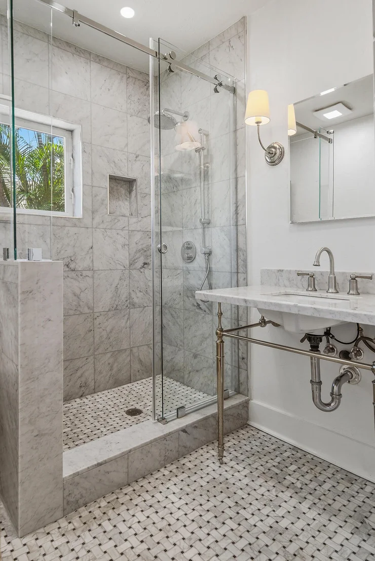 Photo of 810 Avon Road