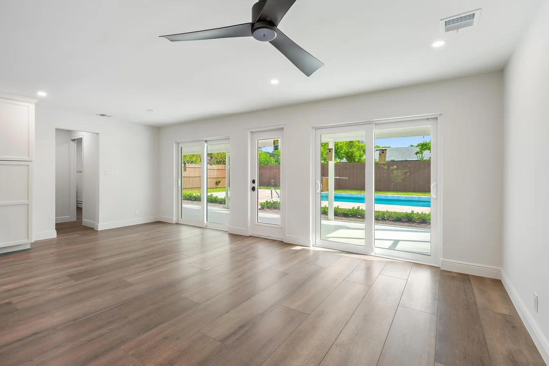 Photo of 109 E RIVERSIDE Drive