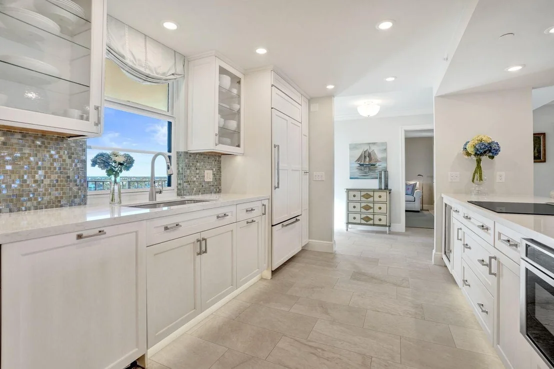 Photo of Unit 703 at 400 Beach Road