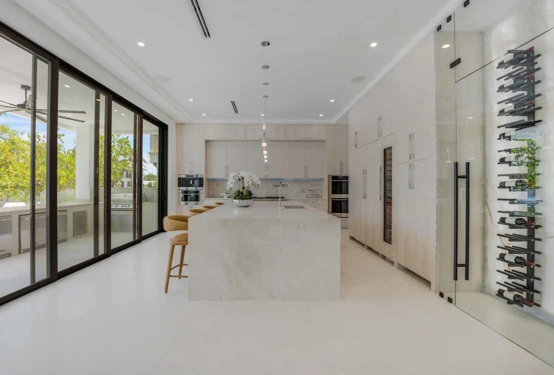 Photo of 948 Banyan Drive