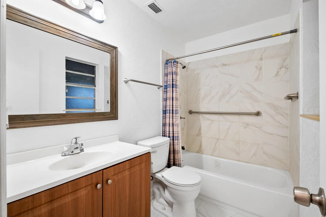 Photo of 4900 Palm Drive