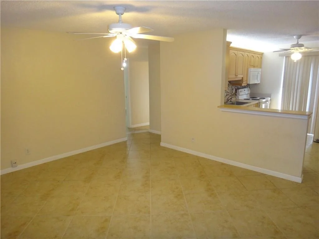 Photo of 900 NE 23rd Place