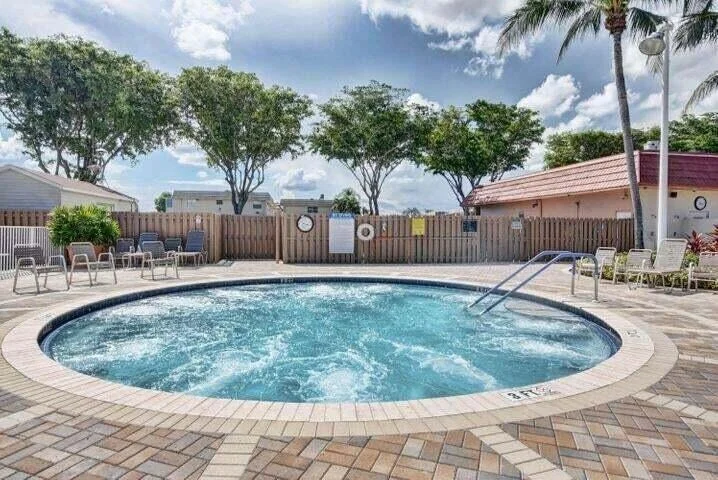 Photo of 122 Capri C