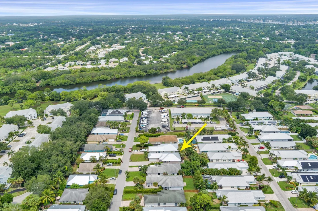 Photo of 17684 Cinquez Park Road W