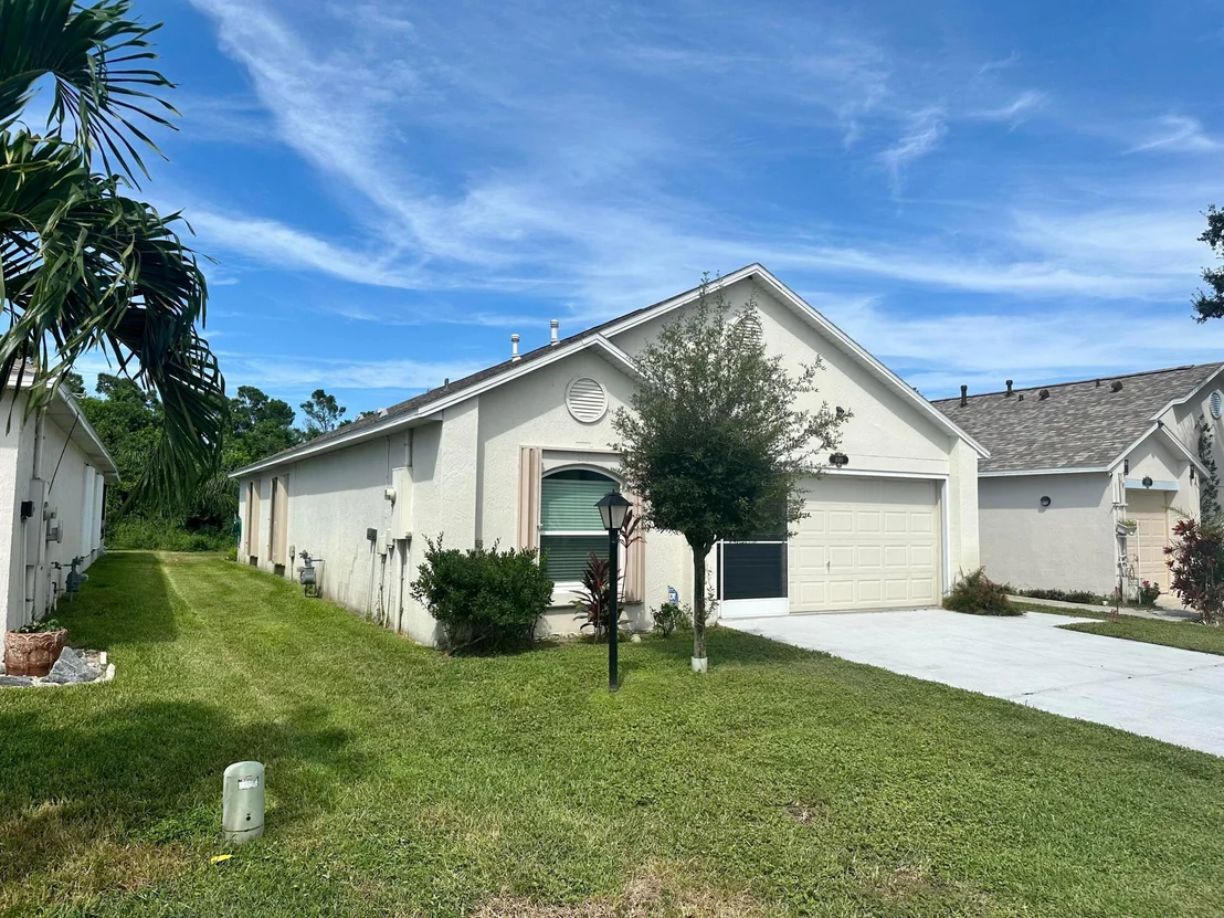 Photo of 2089 Redwood Circle NE
