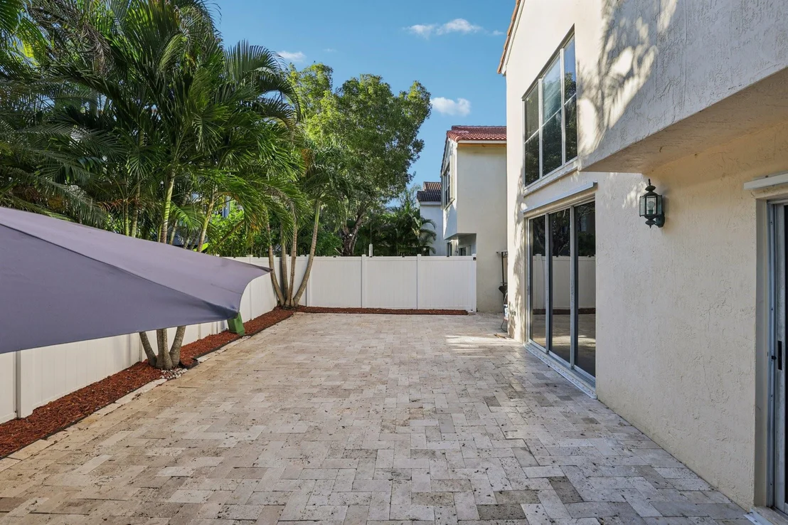 Photo of 972 Azure Lane