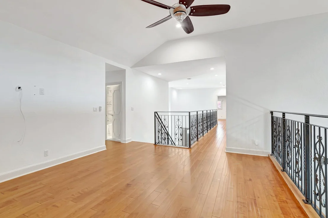 Photo of 930 N Parkside Cir Circle N