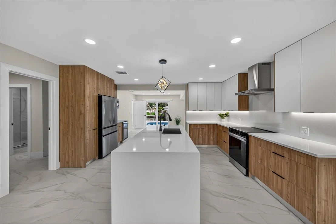 Photo of 230 SE 3rd Avenue