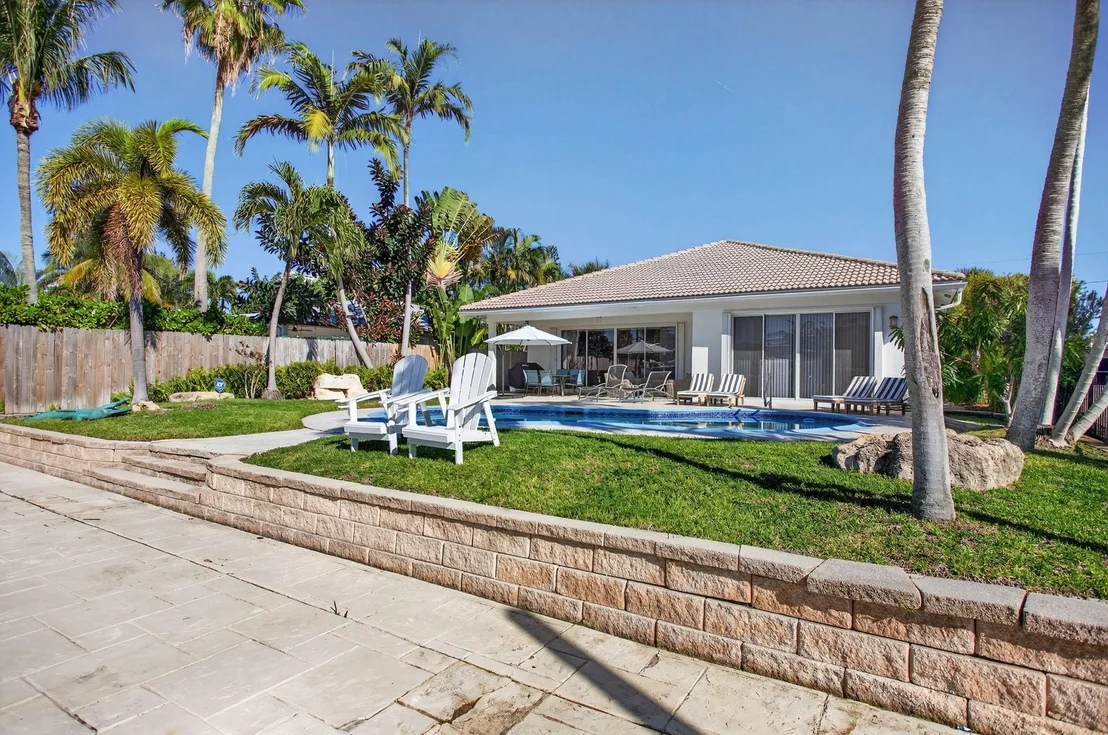 Photo of 513 S Riverside Drive