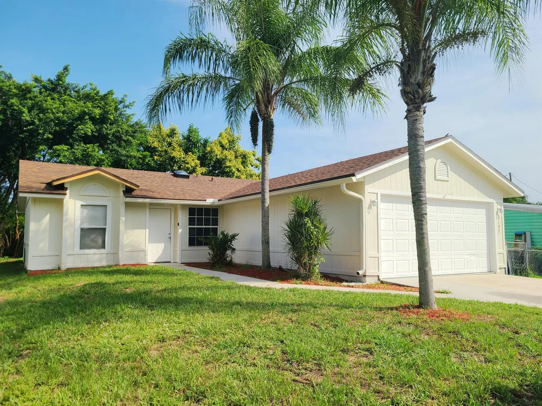 Photo of 3127 SE Orchid Street