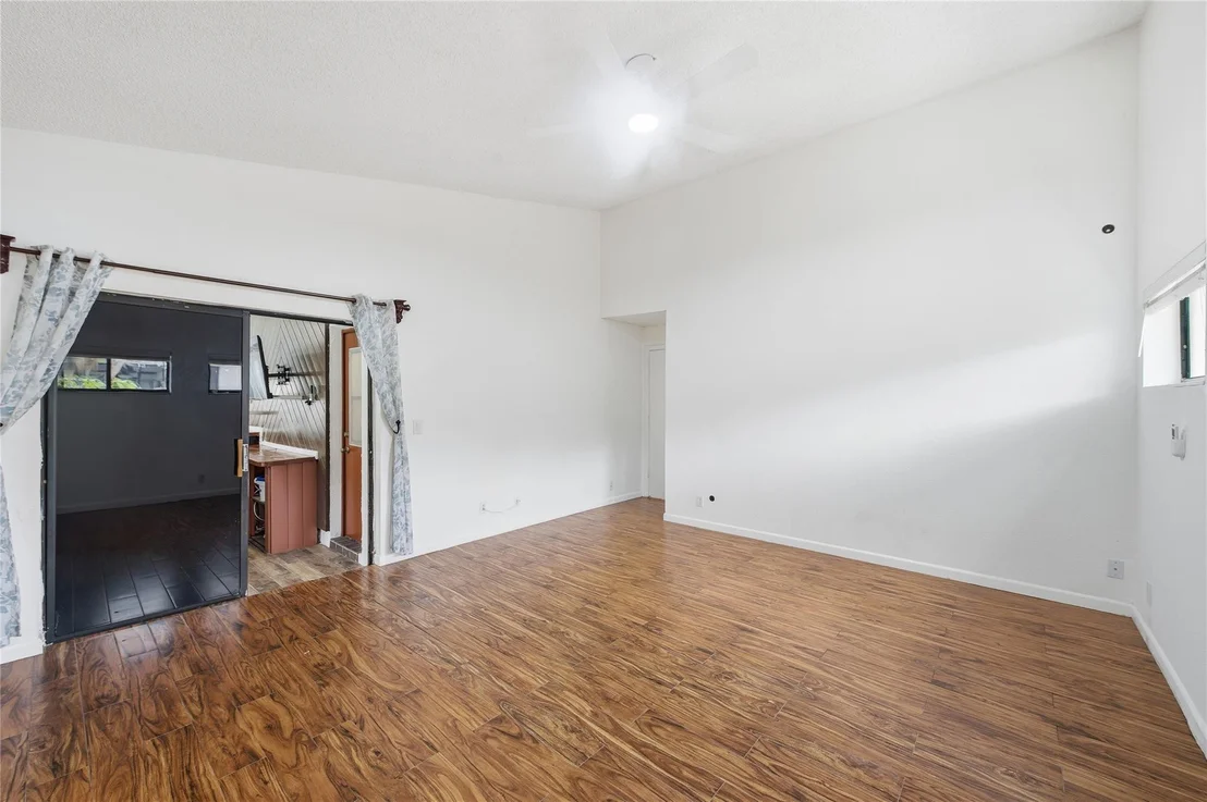 Photo of 10949 NW 1st Manor