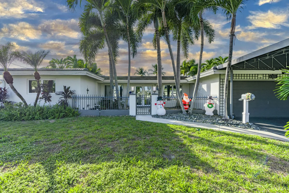 Photo of 851 SE 5th Avenue