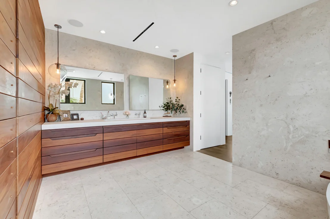 Photo of 3421 Beacon Street