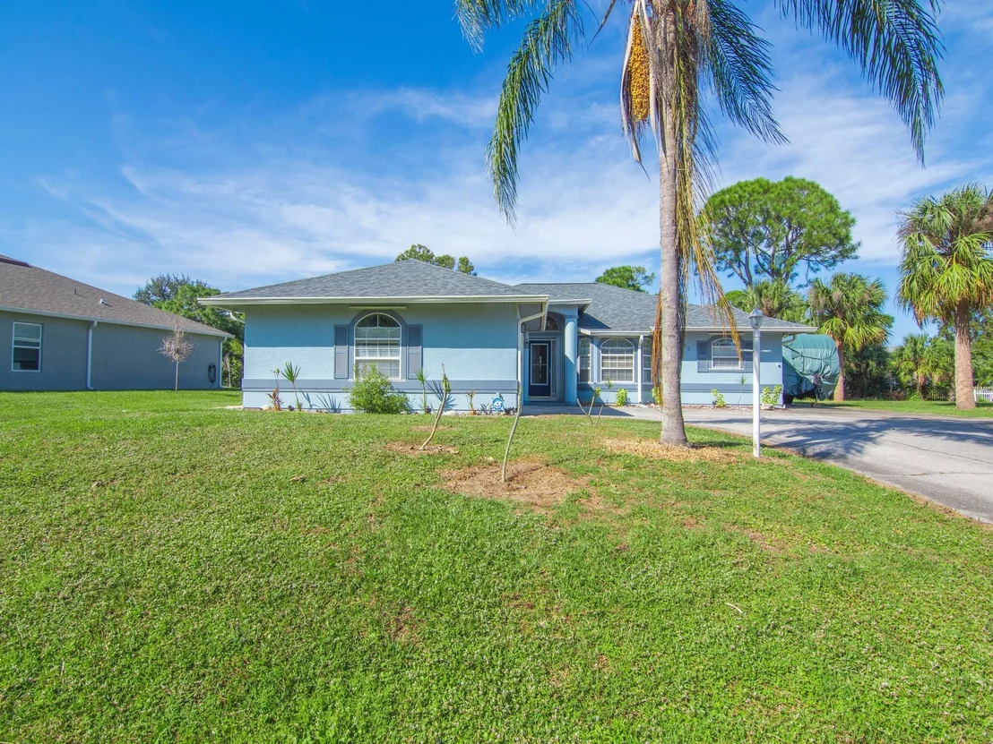 Photo of 825 Landsdowne Drive