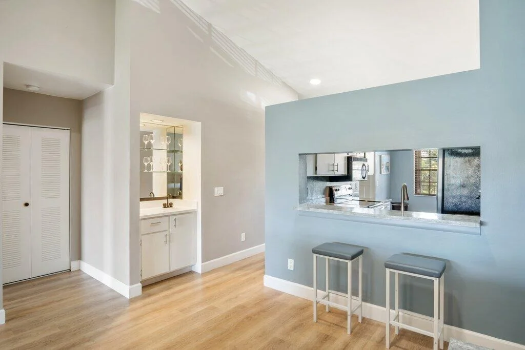 Photo of Unit B at 1402 Pinecrest Circle