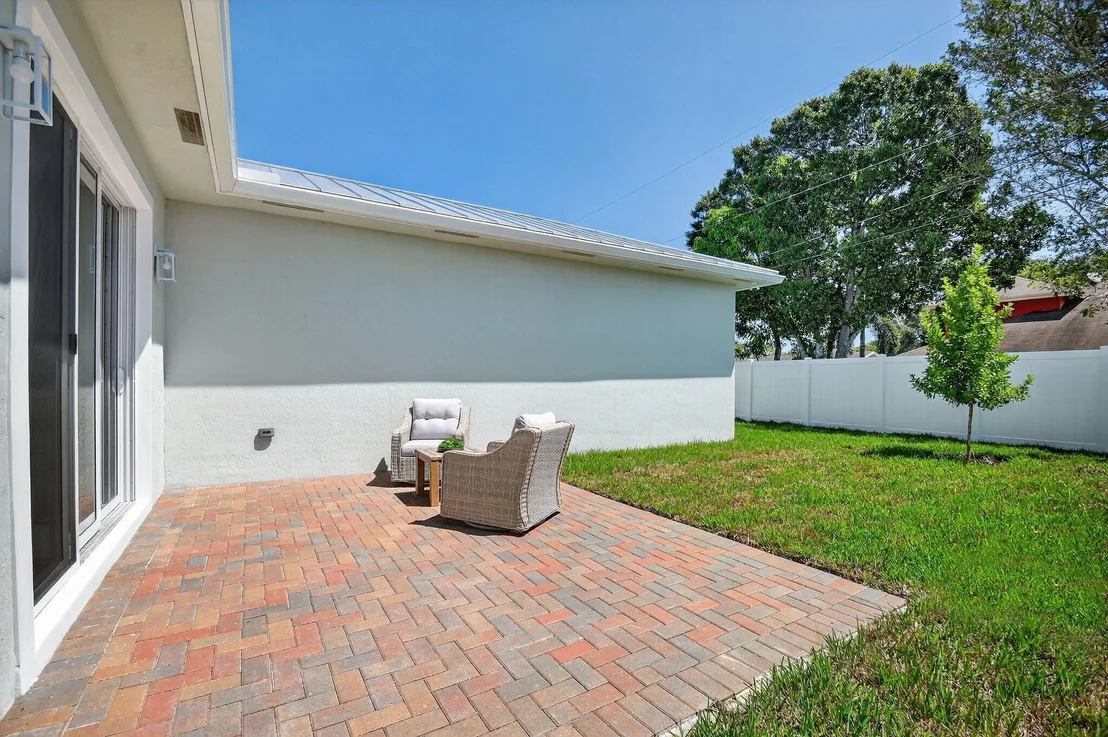 Photo of 609 N Loxahatchee Drive
