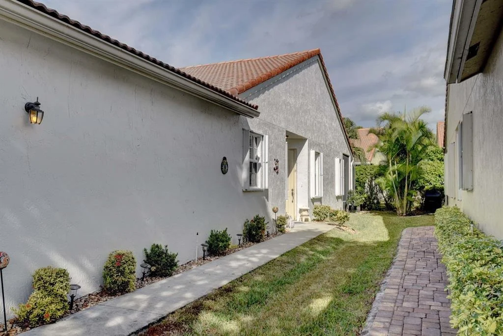 Photo of 6169 Heliconia Road
