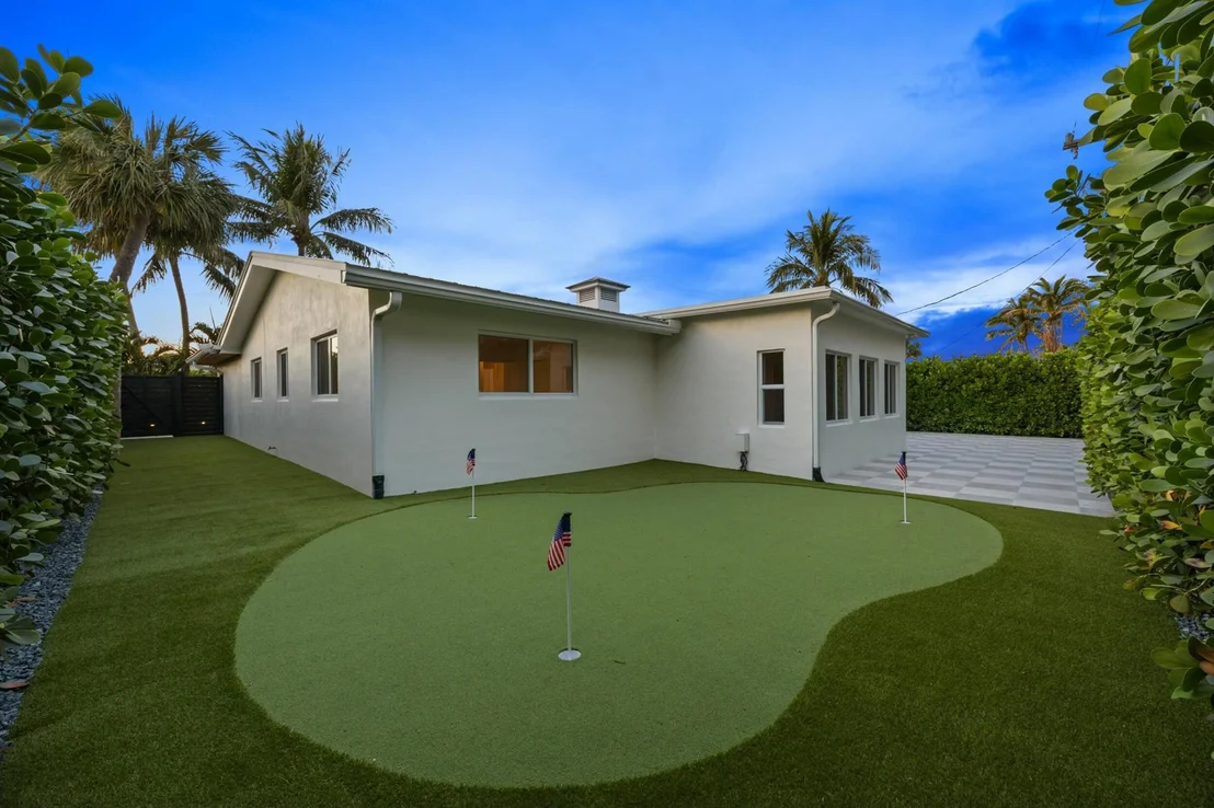 Photo of 370 Mars Avenue
