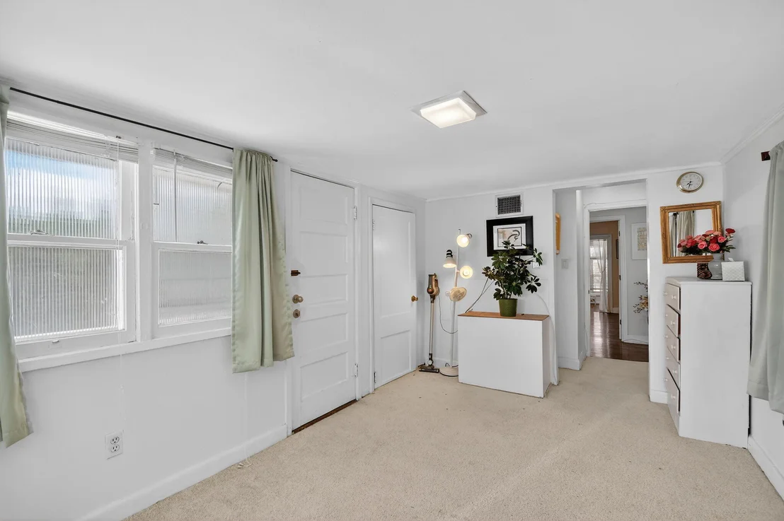 Photo of 328 Monroe Drive