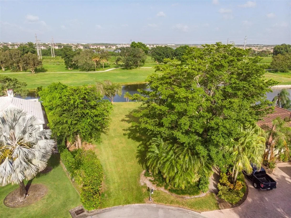 Photo of 2289 Golf Brook Drive