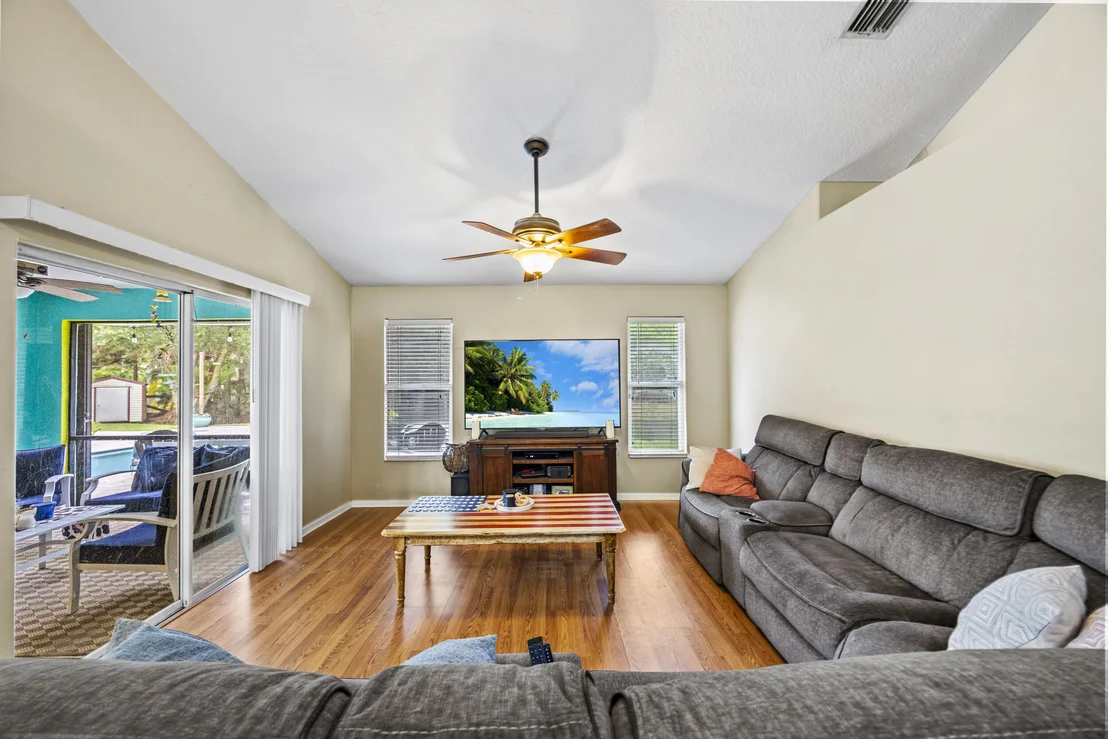 Photo of 6434 Mandarin Boulevard