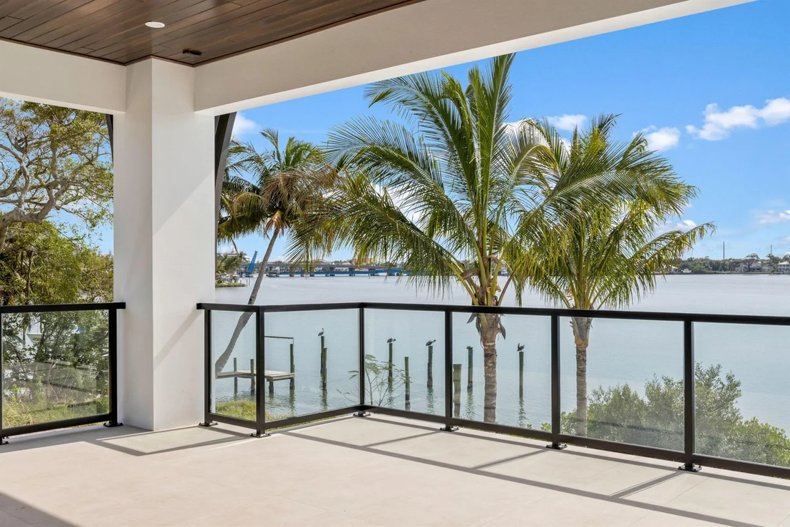 Photo of 88 W Riverside Drive