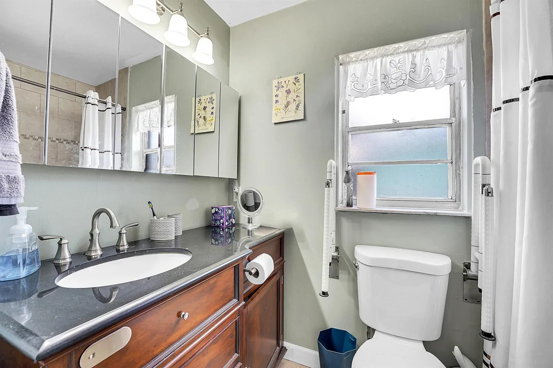 Photo of 905 Scott Street