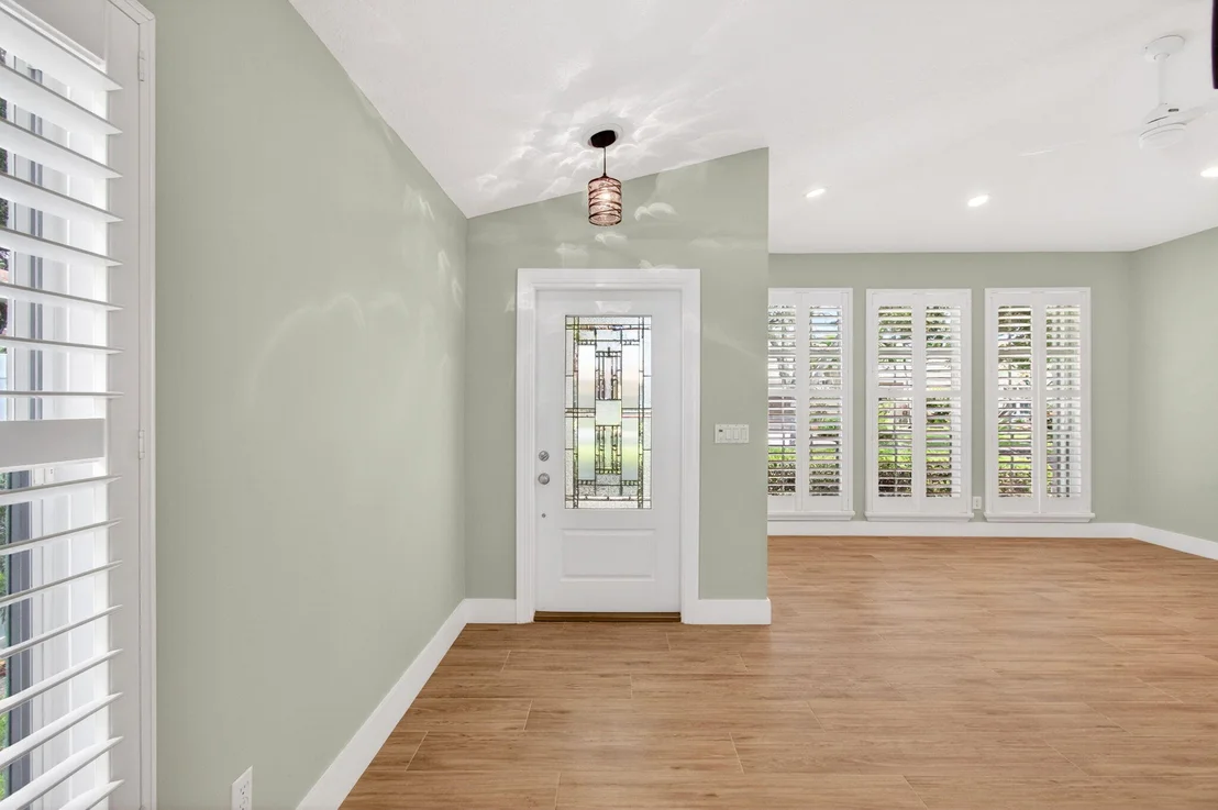 Photo of 1142 Canoe Point