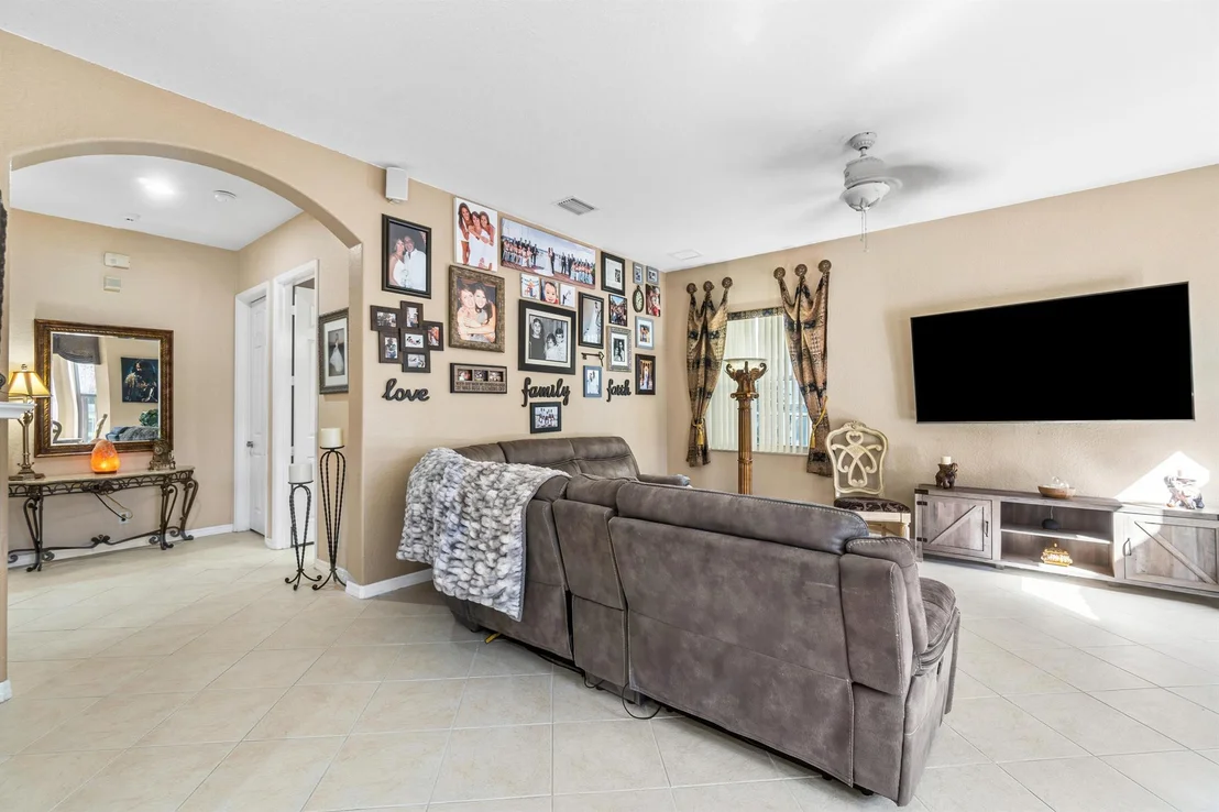 Photo of 1237 Canyon Way