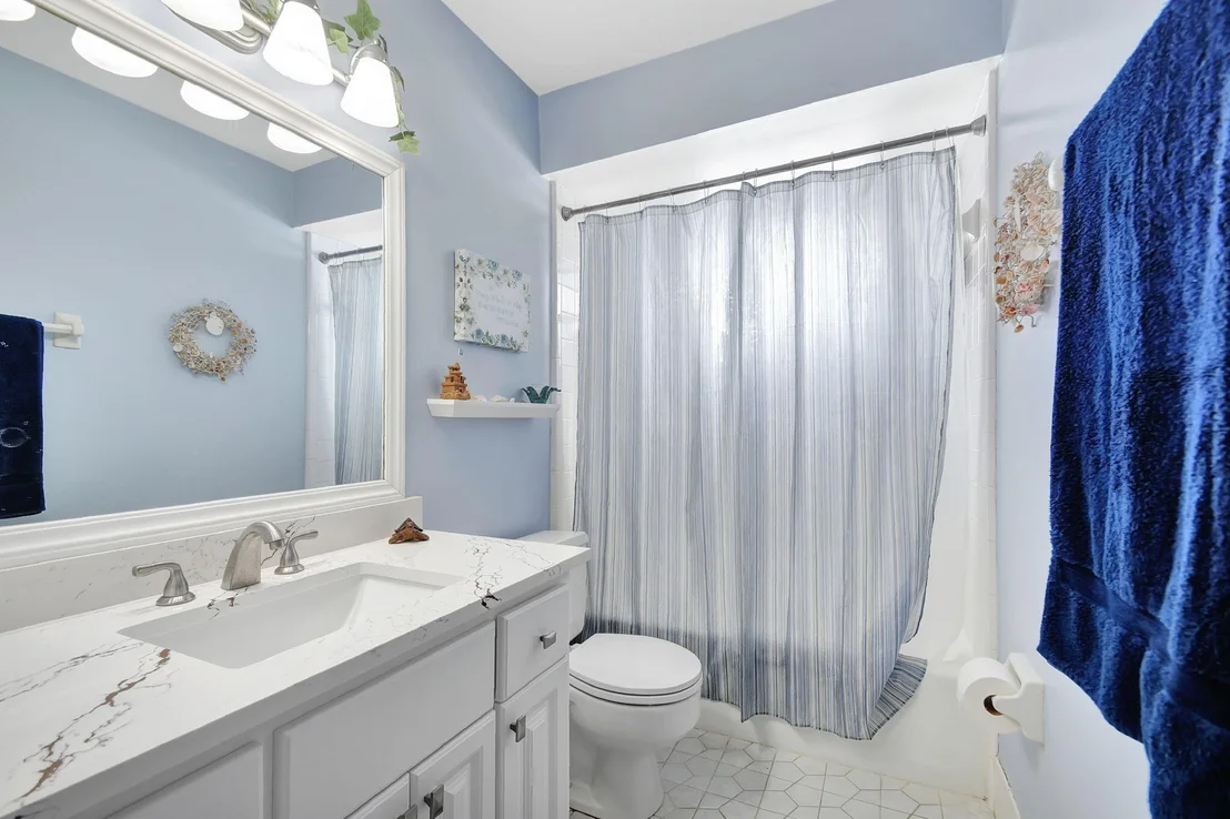Photo of 8 W Cypress Road