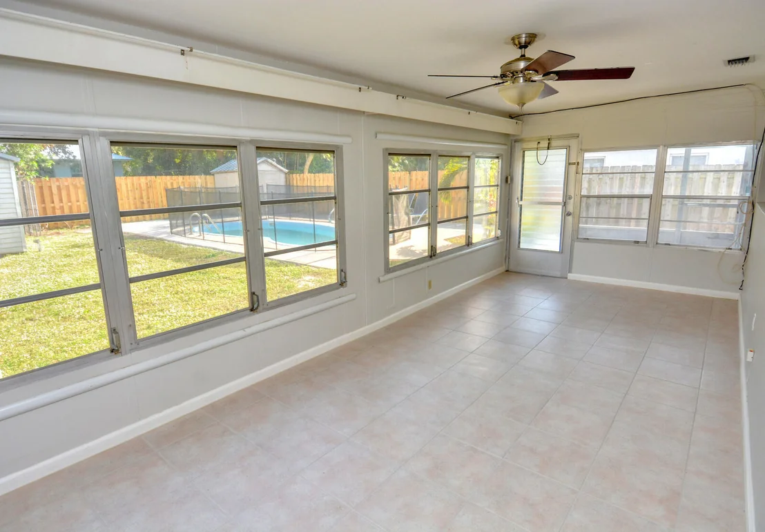Photo of 411 SE Fini Drive