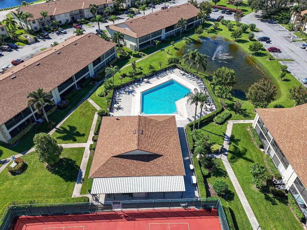 Photo of Unit B at 1001 Pinecrest Circle