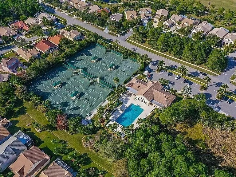 Photo of 6935 SE Twin Oaks Circle