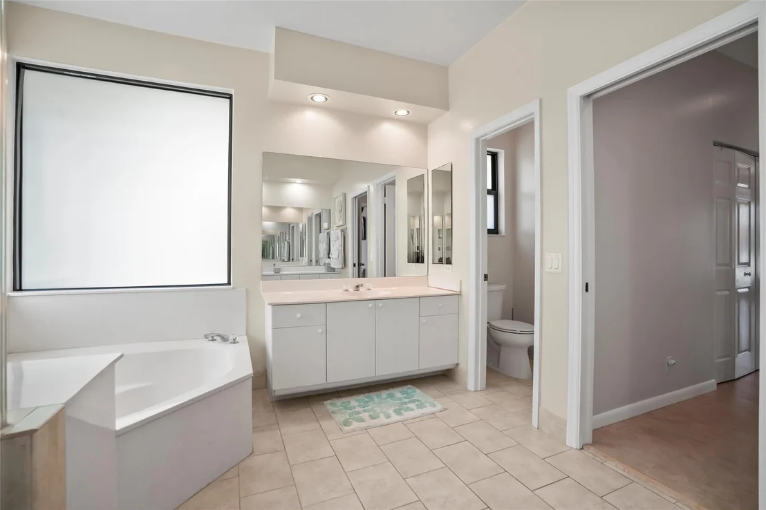 Photo of 16241 Owasco Circle
