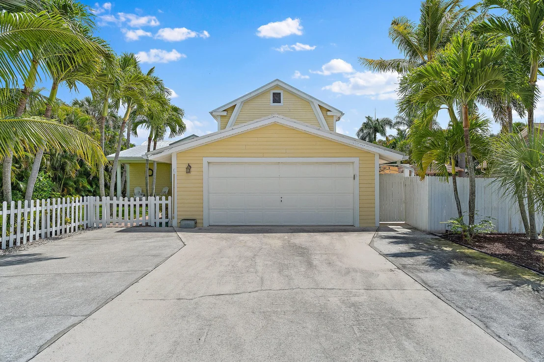 Photo of 715 Warren Drive