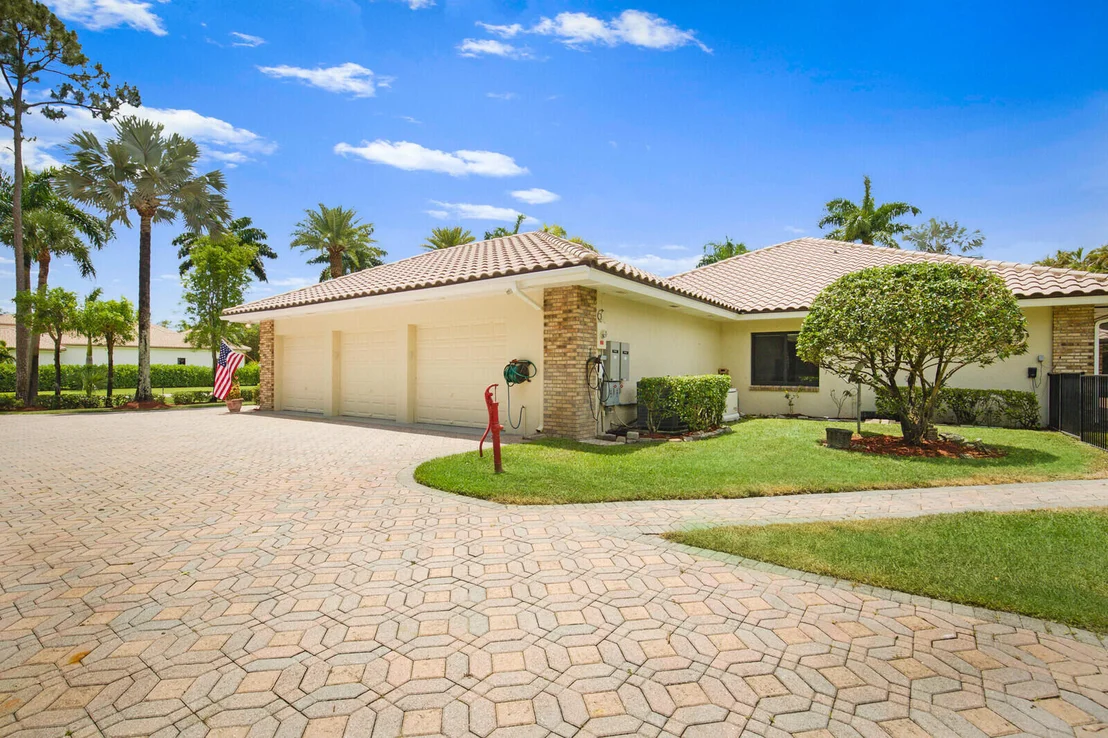 Photo of 9170 Dundee Drive Drive