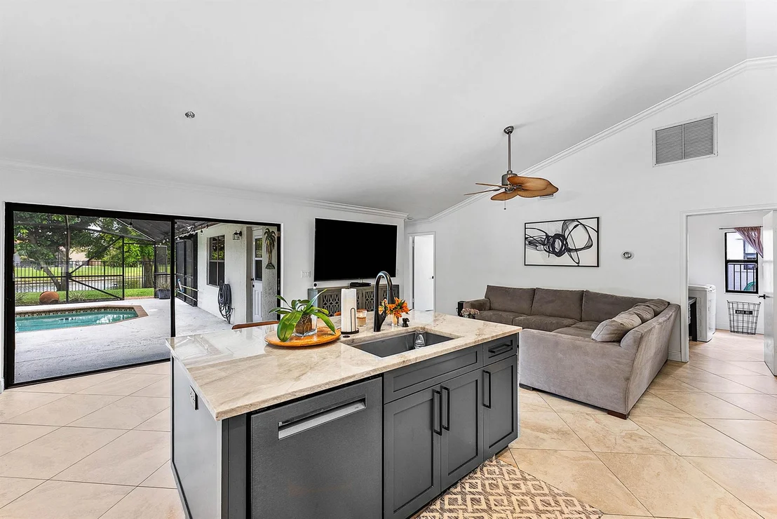 Photo of 9847 Sun Pointe Drive