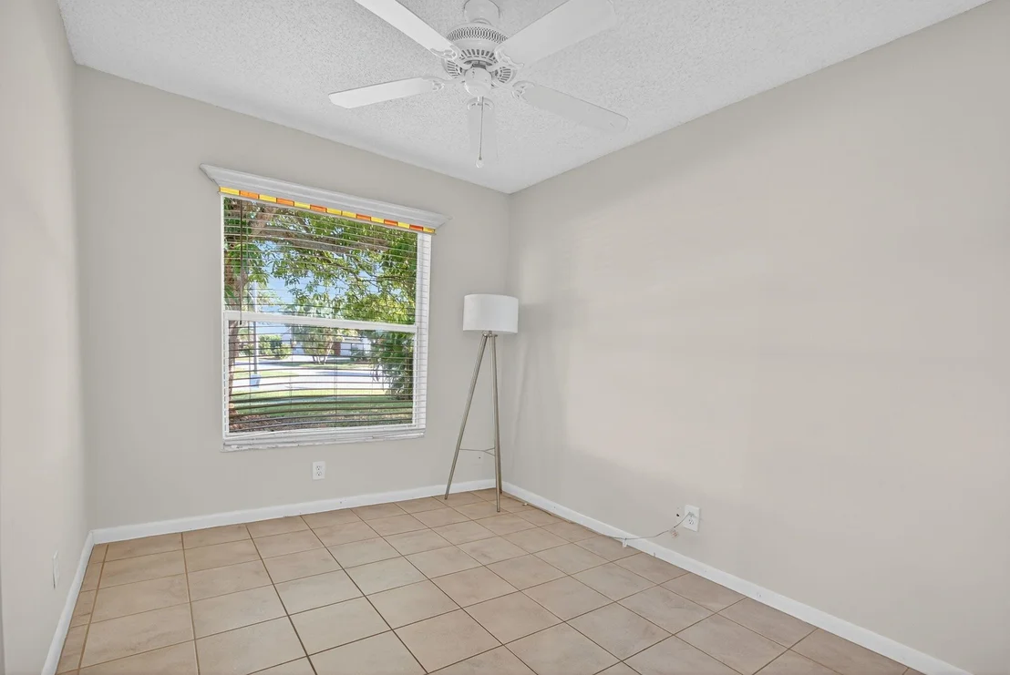 Photo of 130 Lakeside Circle