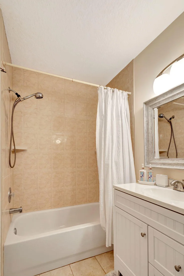 Photo of Unit D at 101 Half Moon Circle